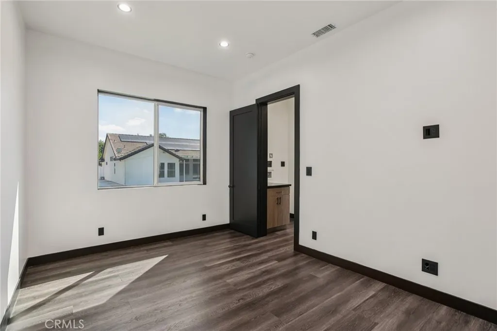 6233 Penfield Avenue, Woodland Hills, California 91367 home-pic-34